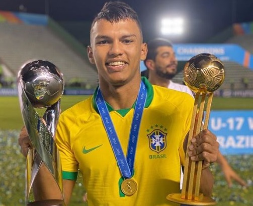 A seleção brasileira ganha Copa do Mundo Sub-17. Atacante potiguar Gabriel Veron, do Palmeiras, foi eleito o melhor jogador.