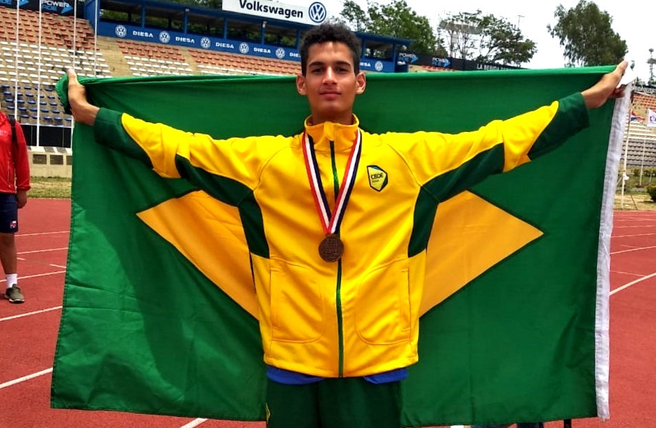 ESPORTE: Atleta cerrocoraense conquista medalha de bronze no sul-americano de atletismo escolar em Assunção no Paraguai