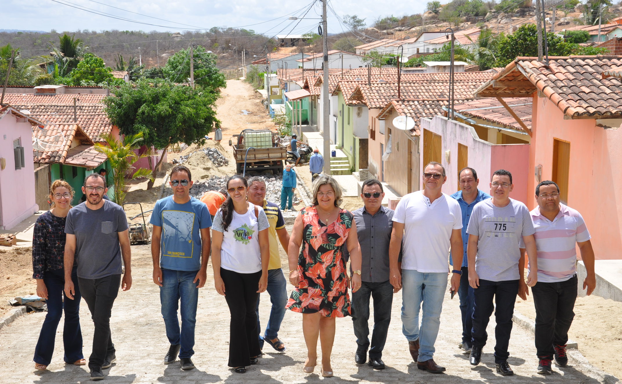 Prefeita de Cerro Corá, Graça Oliveira visita obras de pavimentação no bairro Tancredo Neves