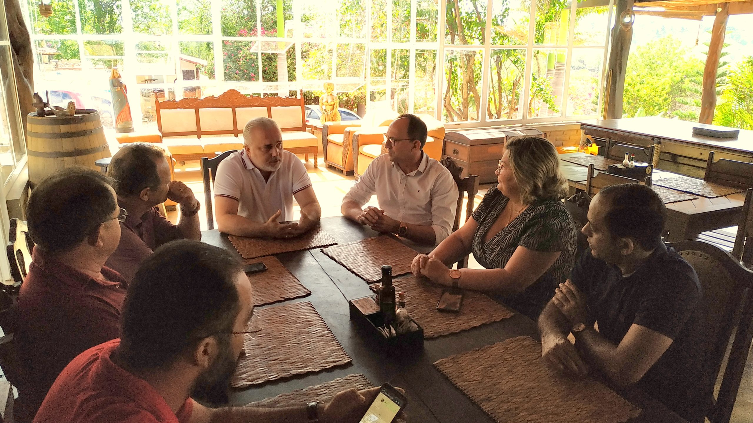 Prefeita Graça e o vice-prefeito Zeca reuniram-se com senador Jean Paul em Cerro Corá