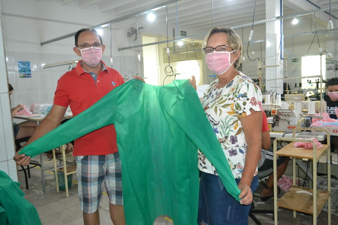 Empresa Zaja Confecções produz máscaras e jalecos para a proteção dos profissionais de saúde em Cerro Cora-RN