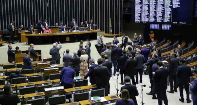Câmara aprova complementação para FPM e suspensão de recolhimento das contribuições previdenciárias