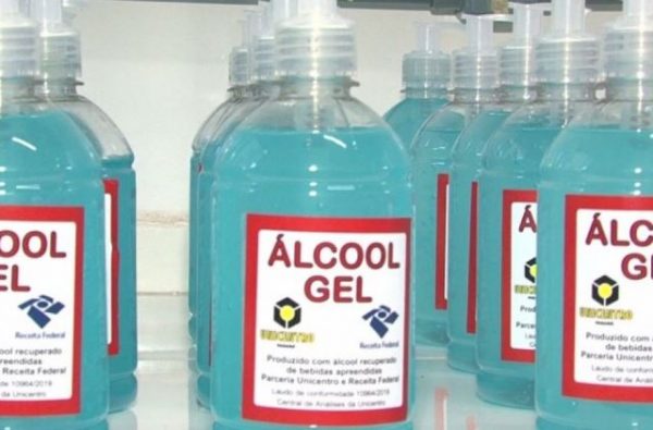 Universidade transforma bebidas apreendidas pela Receita Federal em álcool gel