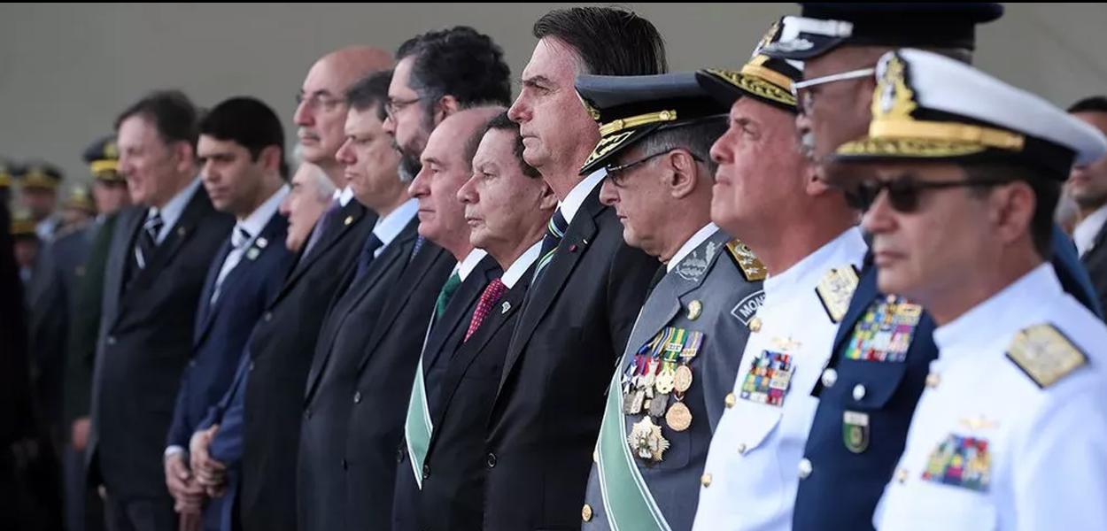 Generais desmentem Bolsonaro e dizem que Exército não apoiará golpe