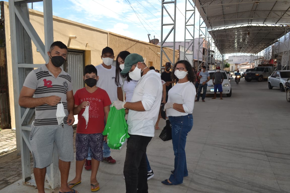 A prefeitura Municipal de Cerro Corá em parceria com o Governo do Estado, realiza a distribuição de máscaras