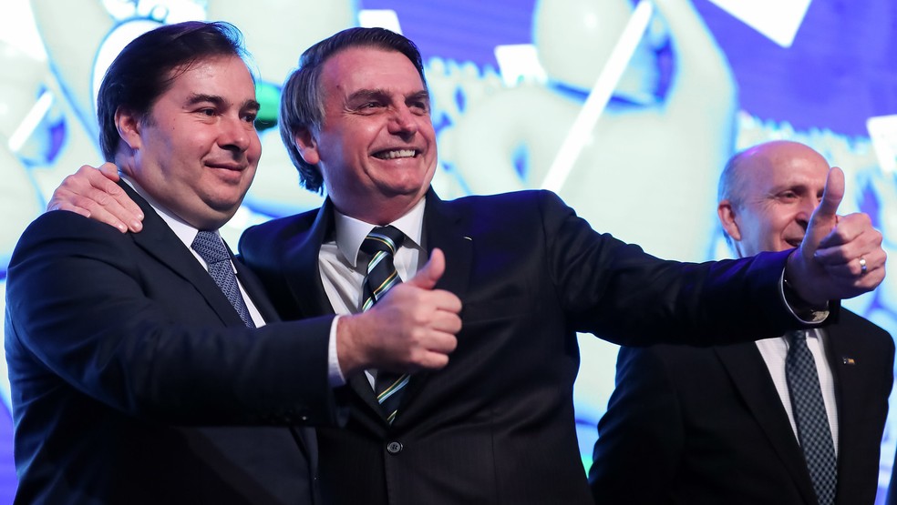 O que há por trás do silêncio de Rodrigo Maia em relação aos 35 pedidos de impeachment de Bolsonaro?