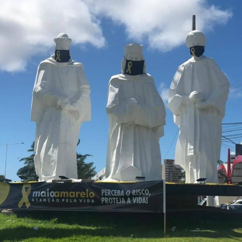 Estátuas dos Reis Magos recebem máscaras em campanha de conscientização  contra o coronavírus em Natal 