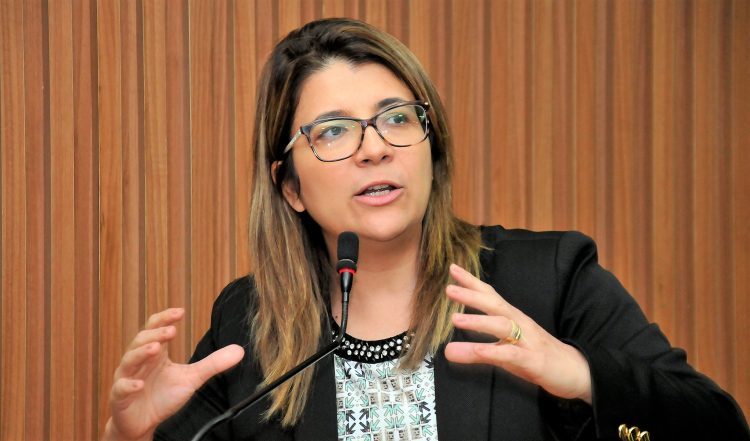Vereadora Carla Dickson assumirá vaga de Fábio Faria na Câmara Federal
