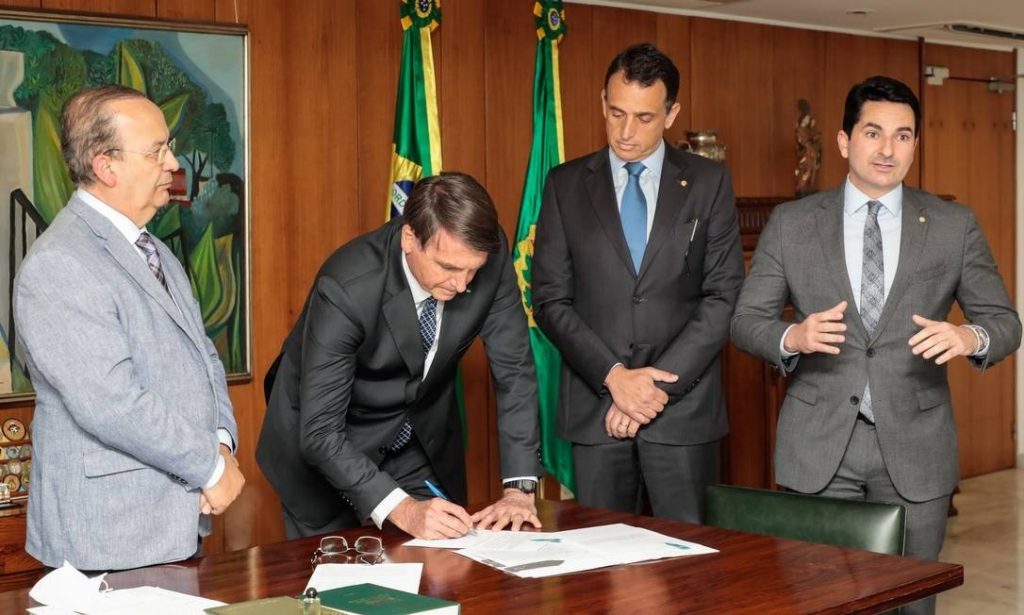 Bolsonaro sanciona projeto que facilita renegociação de dívidas de micro e pequenas empresas
