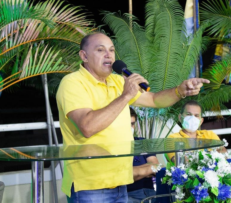 O juiz Ricardo Cabral Fagundes, concede liminar a “Novinho” para sustar desaprovação de conta