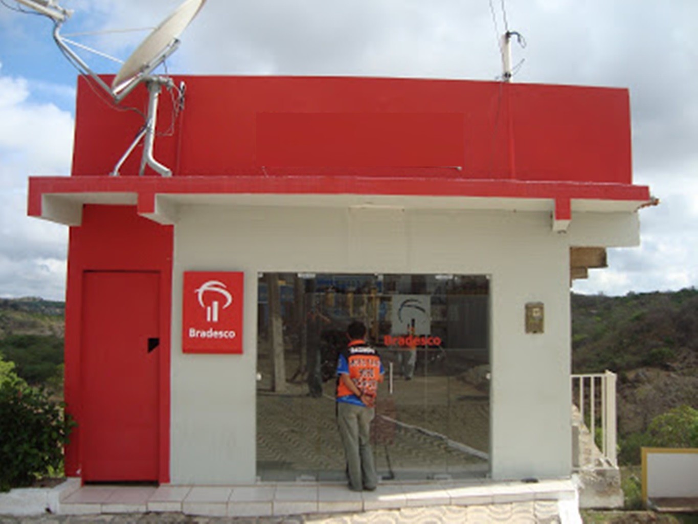 Clientes do Bradesco em Cerro Corá enfrentam dificuldades para realizarem transações