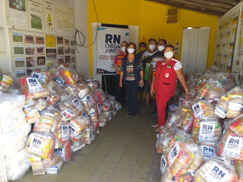 Mais de 700 famílias de Currais Novos recebem cestas básica do RN Chega Junto