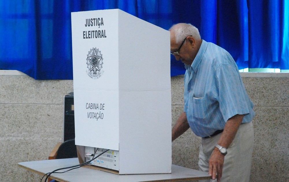 Justiça Eleitoral incentiva idosos a votarem nas primeiras horas do dia
