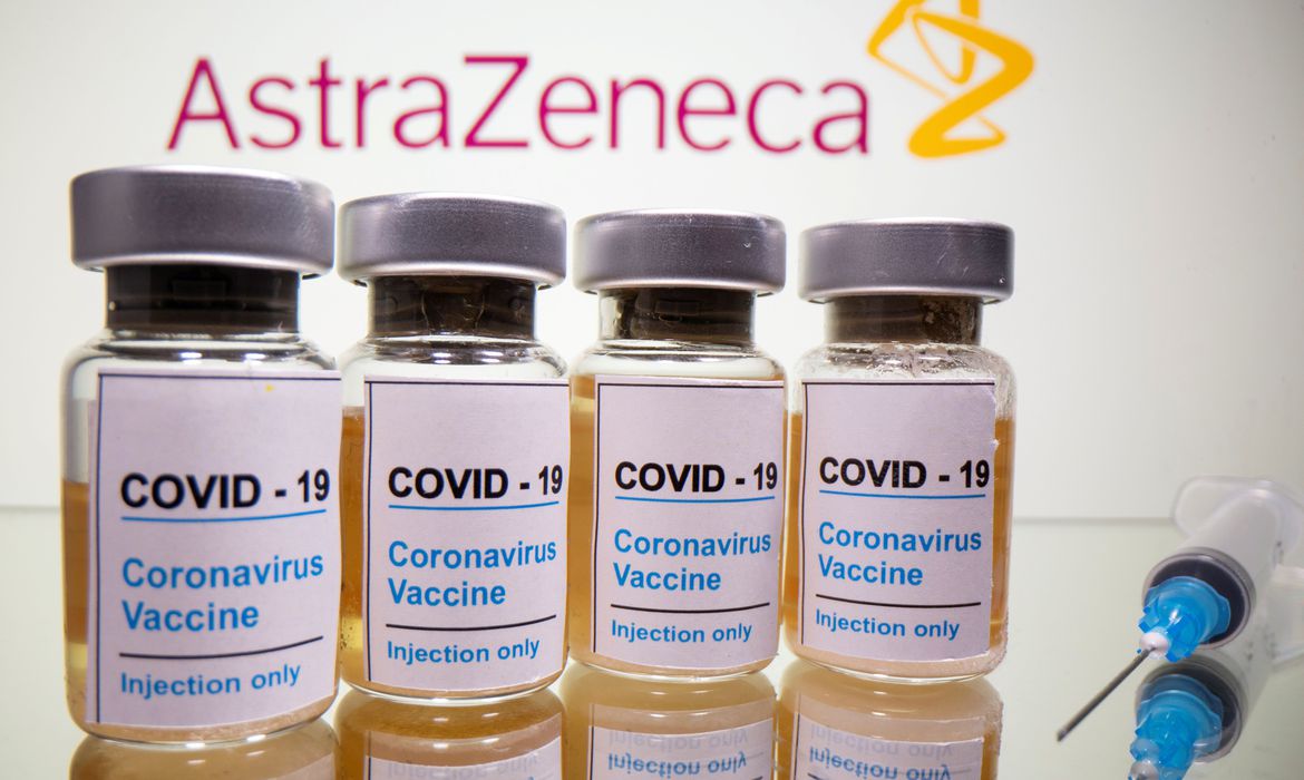 Com preço estimado de 350 reais, vacina da AstraZeneca contra Covid chega às clínicas particulares, diz associação