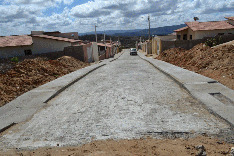 Projeto pavimenta meu bairro iniciou as obras de complemento do calçamento na Rua Acari.