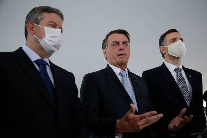 Bolsonaro pede ao Congresso prioridade em projetos sobre armas e de autorização para militar matar em serviço