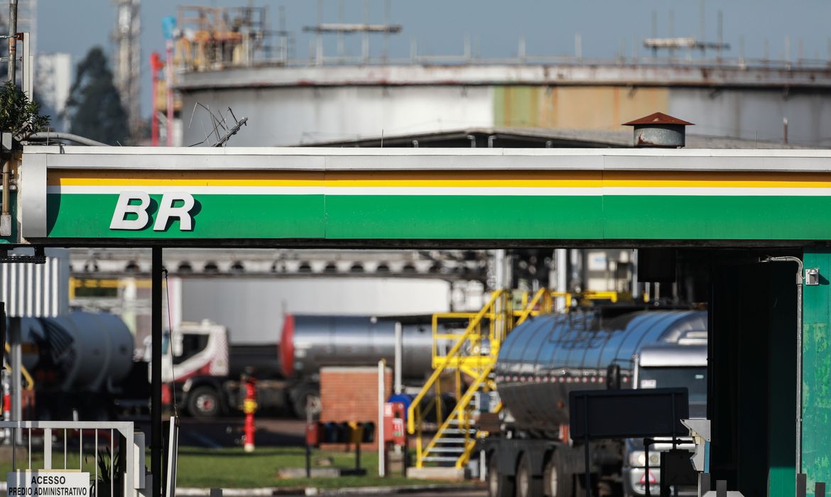 Petrobras abre processo para 373 vagas de nível técnico sem experiência prévia