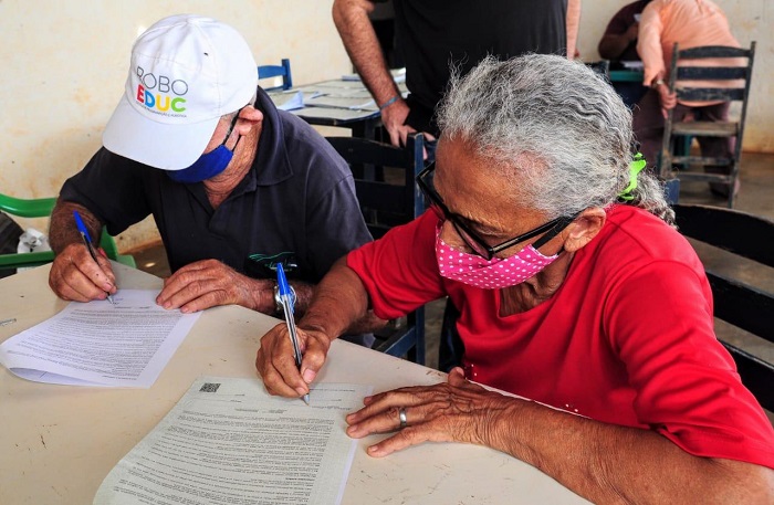 Assentados potiguares recebem títulos da terra após 25 anos de espera