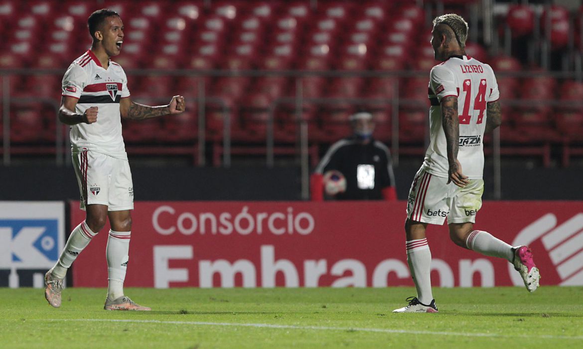 Flamengo vence São Paulo, Fluminense e Corinthians empatam na Copa do Brasil