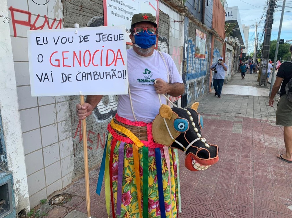 Manifestantes promovem atos contra o presidente Jair Bolsonaro e a favor da vacina no RN