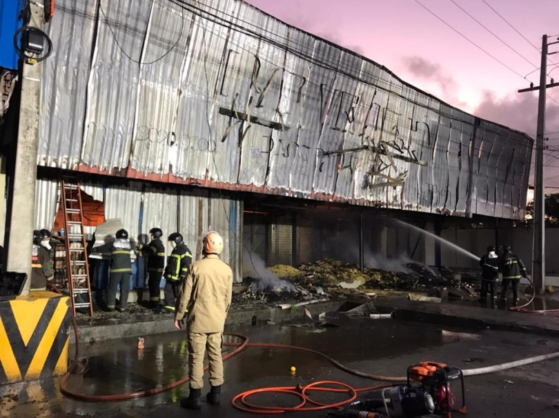 Incêndio em lojas na Ceasa é controlado pelos bombeiros (Vídeo)