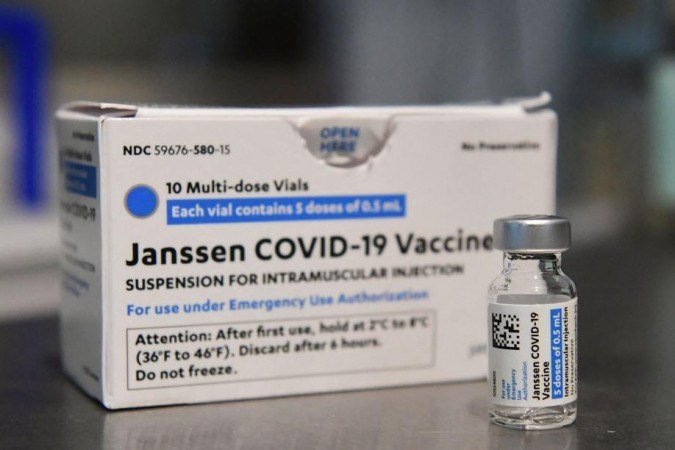 Vacina da J&J “aumenta risco” de desenvolver rara doença no sistema nervoso