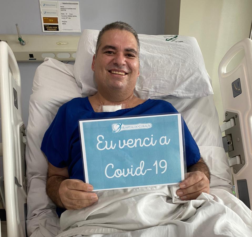 Depois de passar 62 dias de internado Rodolfo Guedes deixa hospital e volta para a família.