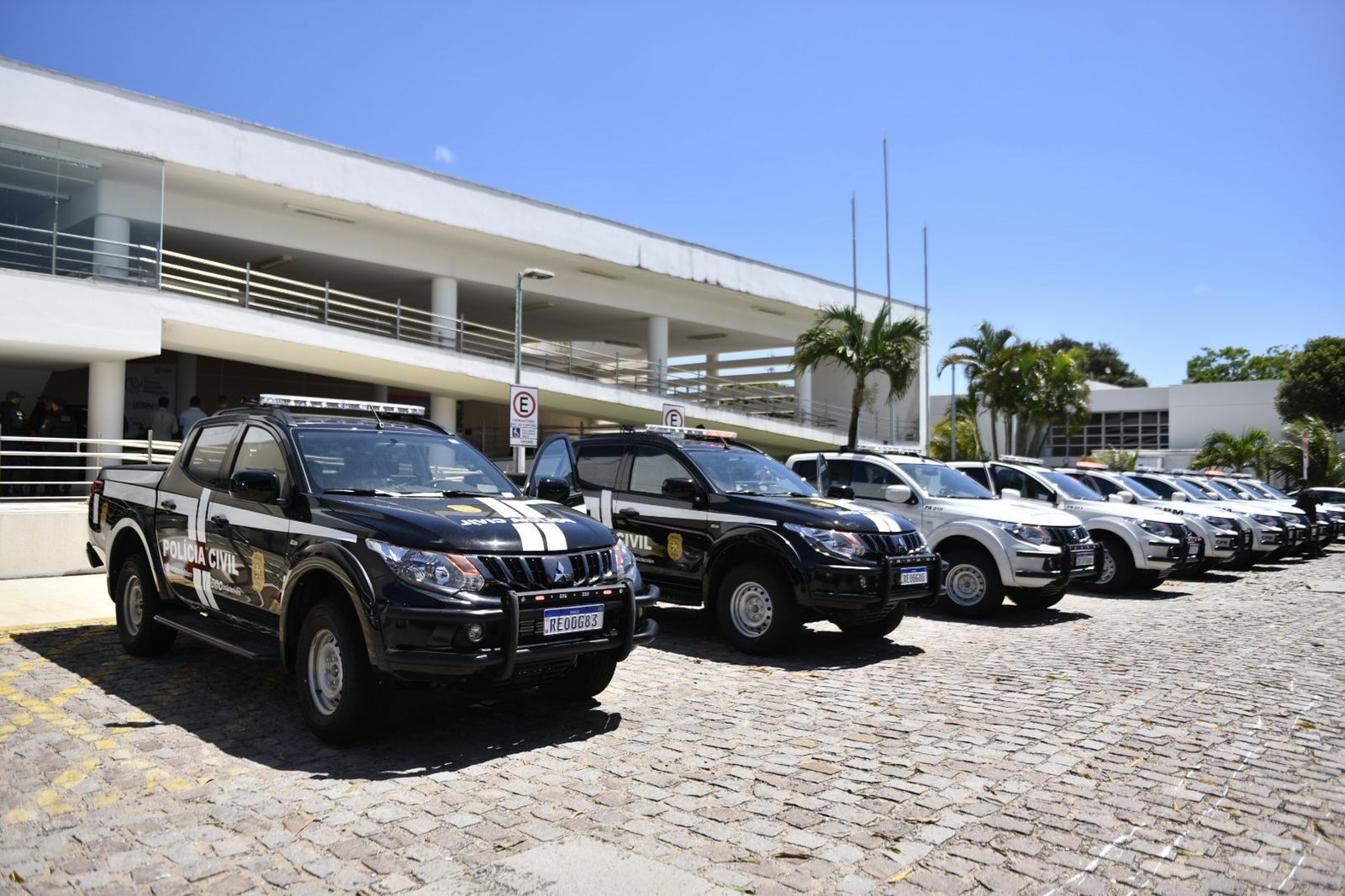 Governadora do RN entrega 34 veículos a forças de segurança e anuncia novo concurso público para a Polícia Militar