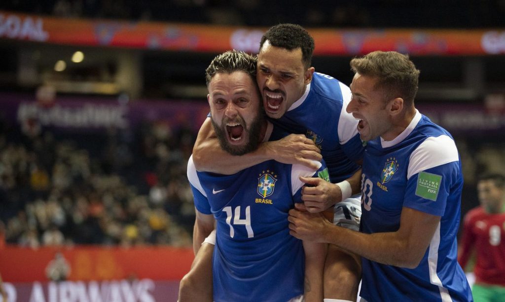 Futsal: Brasil derrota o Marrocos e vai à semifinal da Copa do Mundo de futsal
