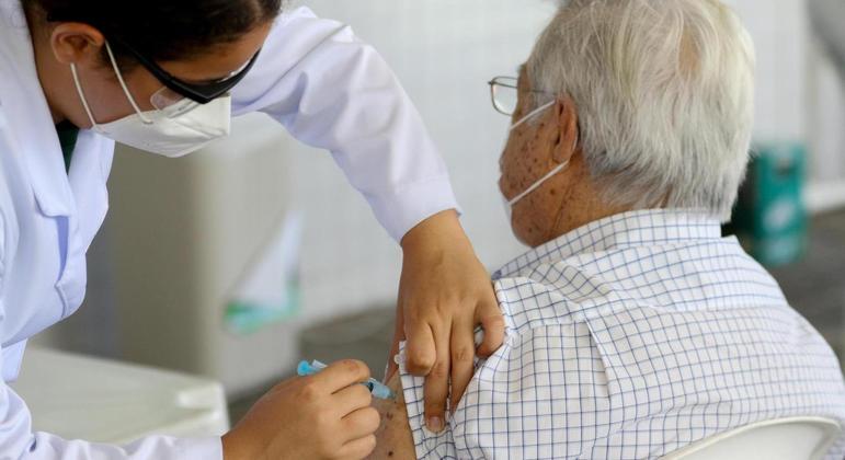 Municípios devem priorizar idosos, crianças e imunossuprimidos na vacinação contra gripe, alerta Sesap