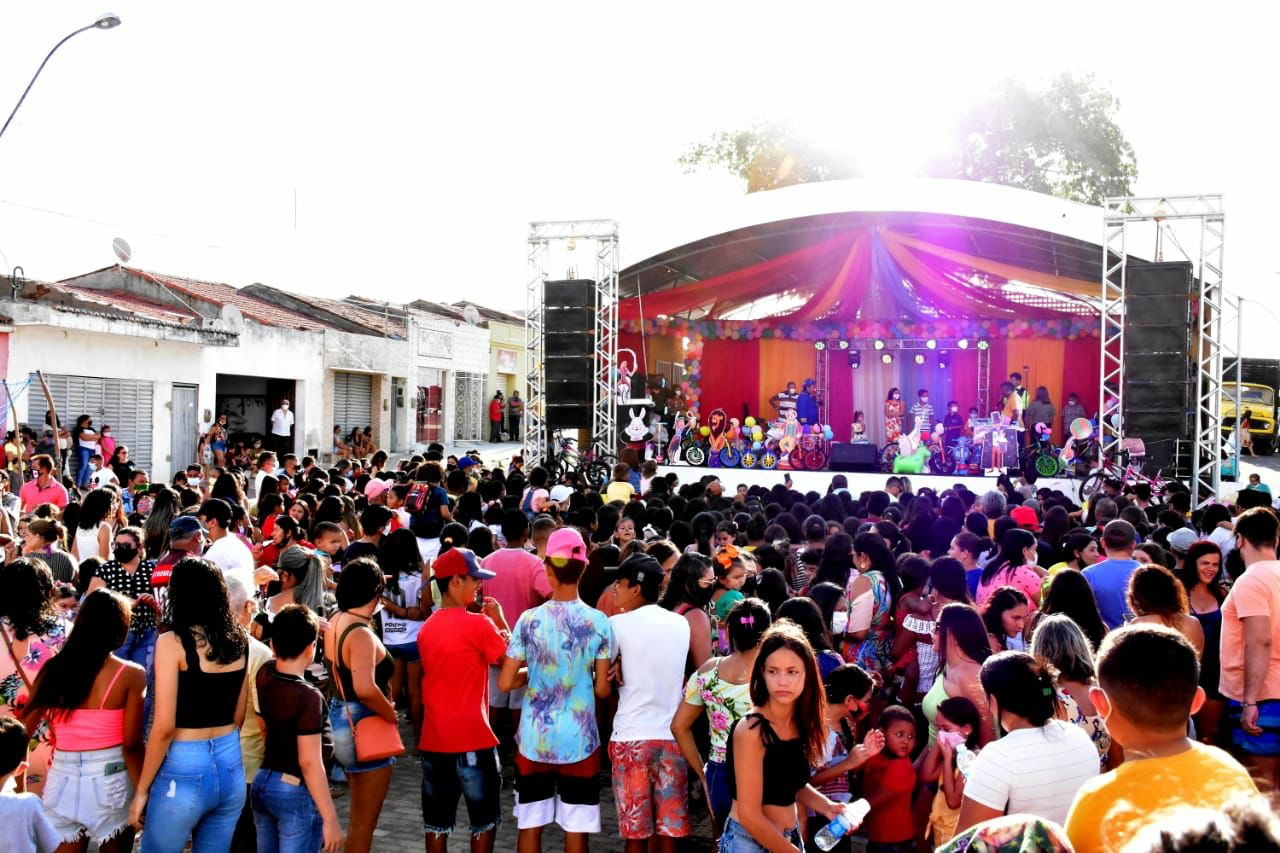 Campo Redondo realiza Festa das Crianças com palhaço, apresentações e o sorteio de bicicletas