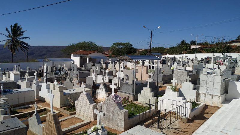 Em Cerro Corá estão roubando Imagens, arranjos e crucifixo colocados nos túmulos dos cemitérios