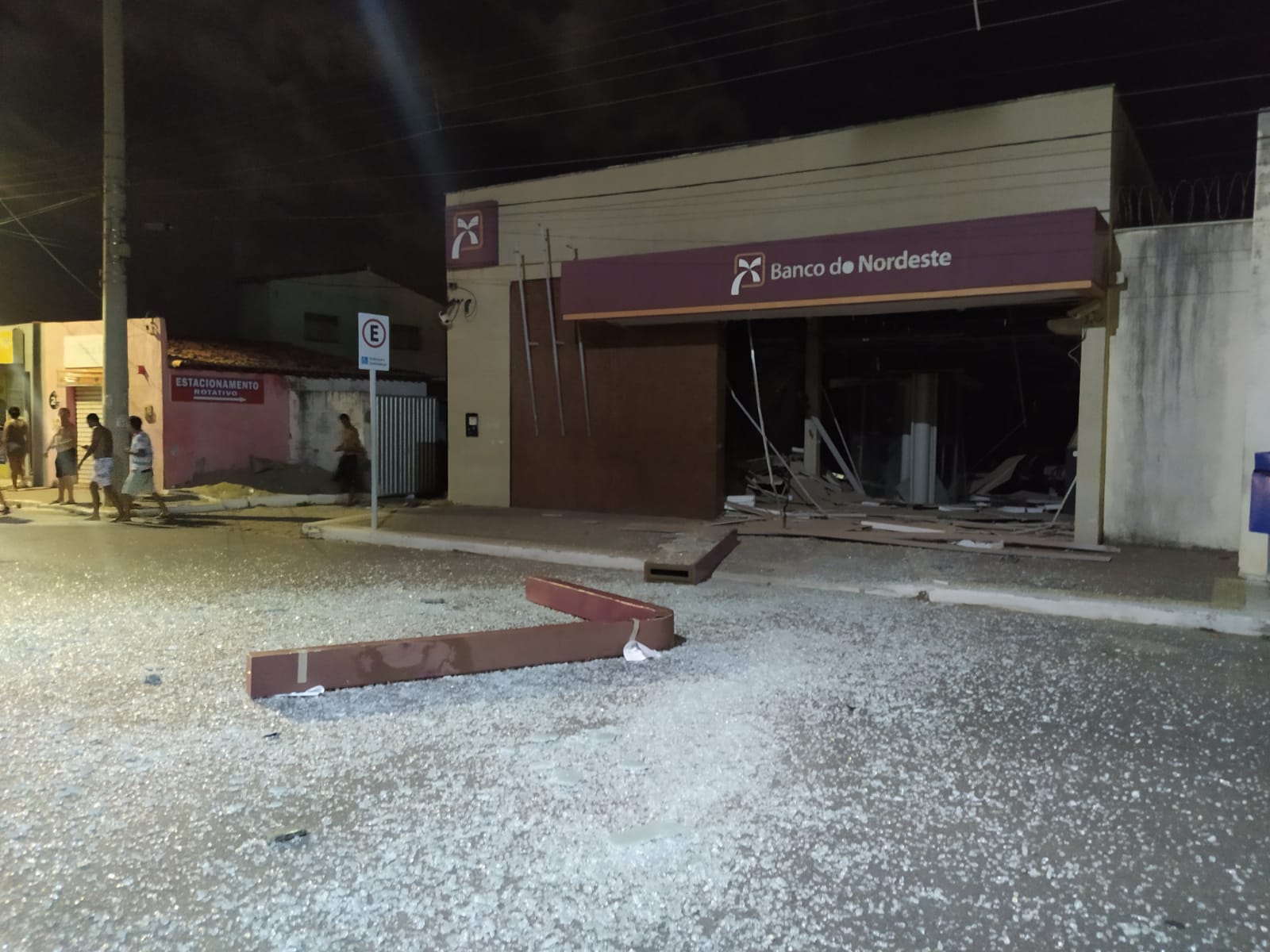 Bandidos “tocam o terror” em Ceará Mirim com explosões de caixas eletrônicos e tiros contra prédio da PM