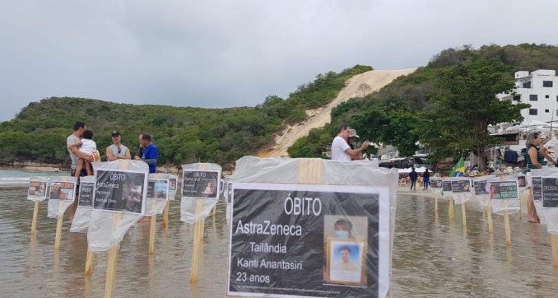 Protesto na praia de Ponta Negra contra passaporte sanitário e obrigatoriedade da vacinação em crianças