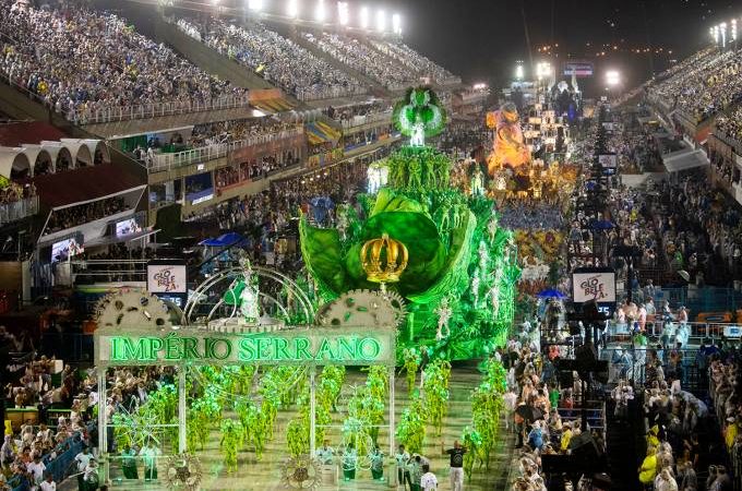 CARNAVAL 2022: Rio e São Paulo adiam desfiles das escolas de samba para abril