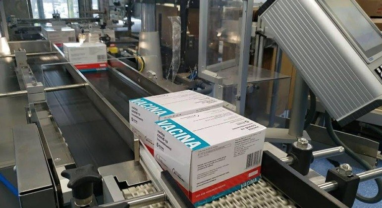 Fiocruz envia ao Ministério da Saúde o primeiro lote de vacina anti-Covid 100% brasileira