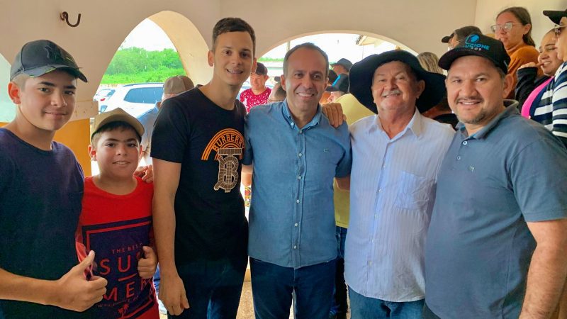 Emanuel Gomes, familiares e o candidato ao governo Fabio Dantas prestigiaram cavalgada em Bodó
