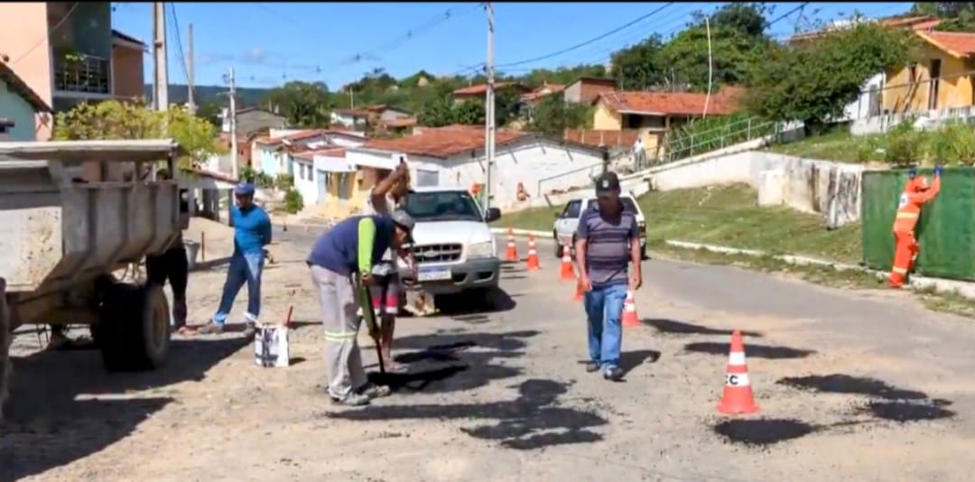 Prefeitura de Cerro Corá realiza tapa buracos no bairro Tancredo Neves