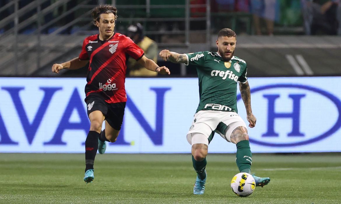 Palmeiras e Athletico-PR decidem primeiro finalista da Libertadores