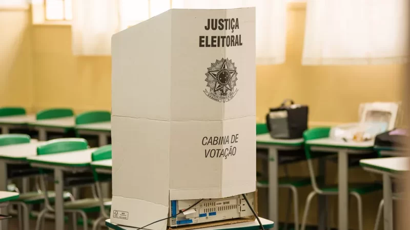 ELEIÇÕES 2022: Eleitor deve entregar celular antes de entrar na cabine de votação
