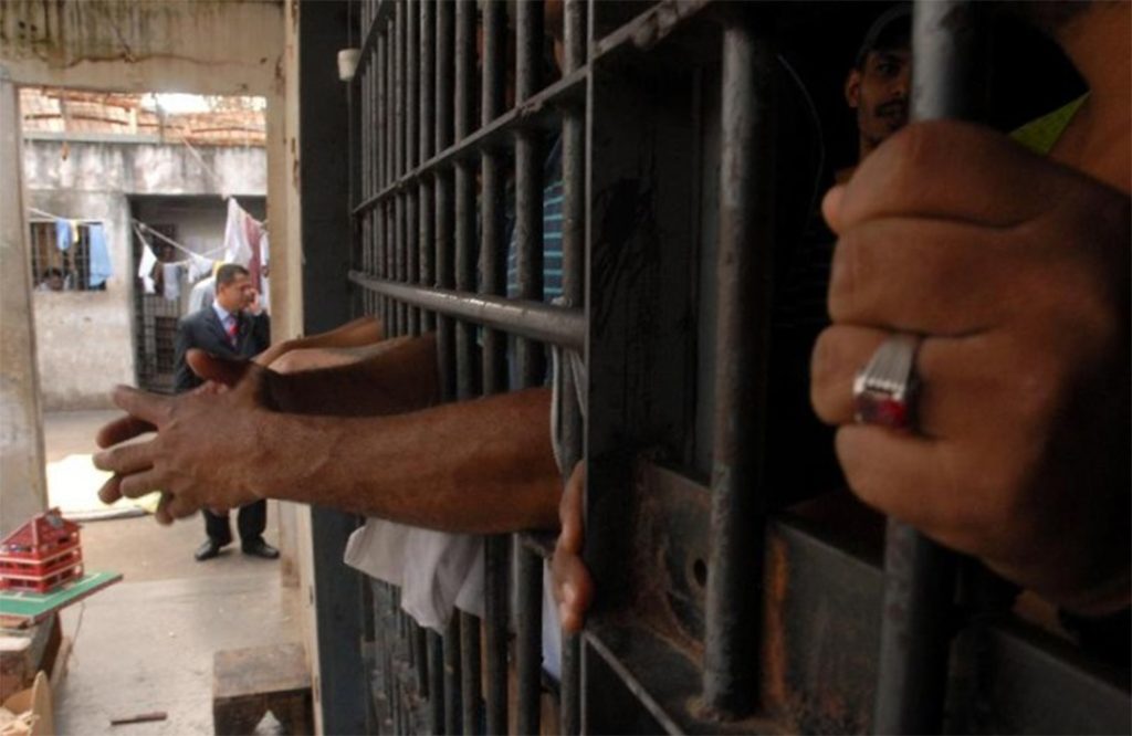 Brasil tem 832 mil presos; população carcerária é maior que a de 99% dos municípios brasileiros