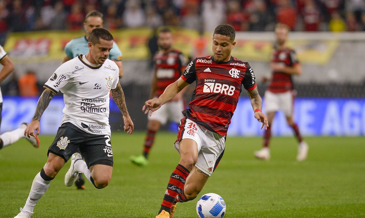 Flamengo e Corinthians disputam final da Copa do Brasil nesta quarta-feira (19)