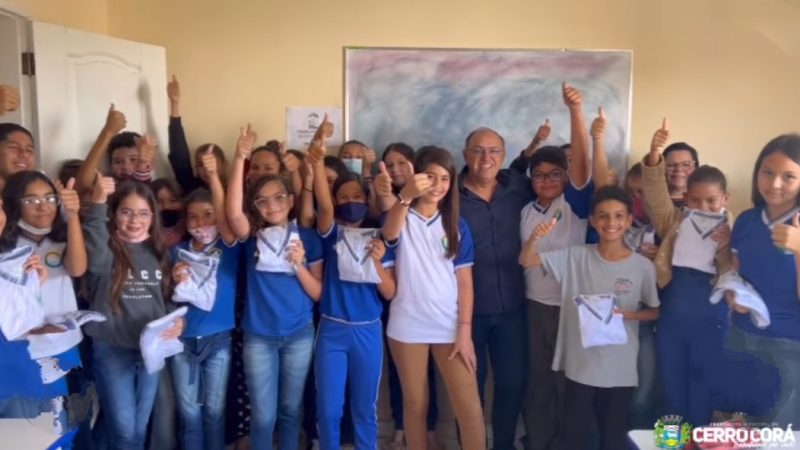 Prefeitura de Cerro Corá está concluíndo a entrega do fardamento escolar