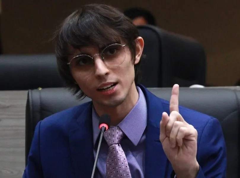 Deputado mais jovem do Brasil pede apoio para projeto que extingue alistamento militar obrigatório