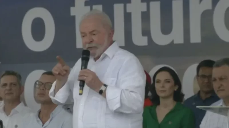 Lula deve enviar em março ao Congresso lei que prevê igualdade de salários entre mulheres e homens