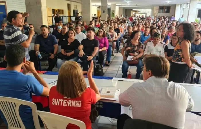 Rede Estadual mantém greve, aprova atividades e cobra retorno do Governo sobre contraproposta