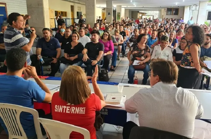 Rede Estadual mantém greve, aprova atividades e cobra retorno do Governo sobre contraproposta