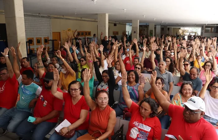 Professores não aceitam proposta do governo: “Categoria segue em greve”