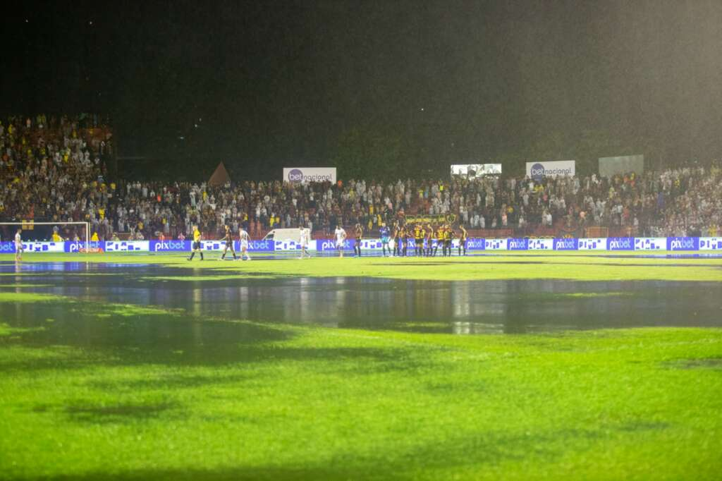 Jogo entre Sport e ABC pela Copa do Nordeste foi interrompido aos 17 minutos do 2° tempo devido fortes chuvas