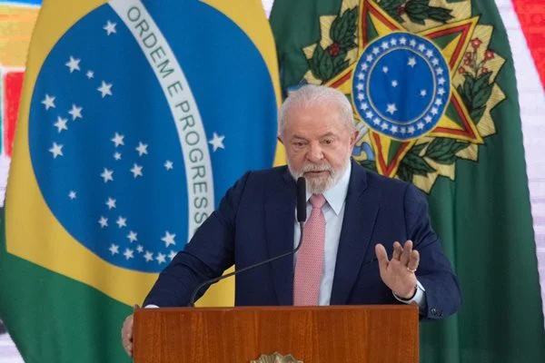 Lula sanciona projeto que libera R$ 15 bi para estados e municípios